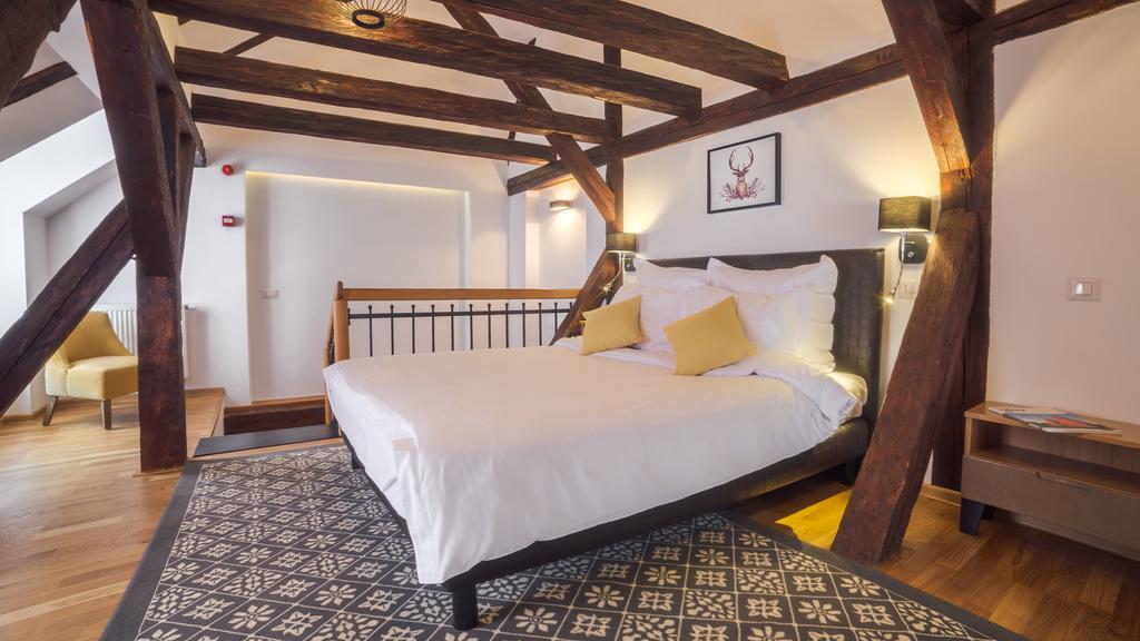 Antler Boutique Hotel Brassó Kültér fotó