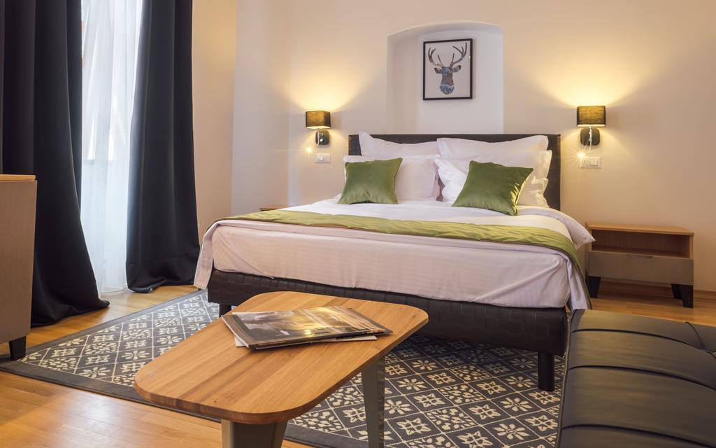 Antler Boutique Hotel Brassó Kültér fotó
