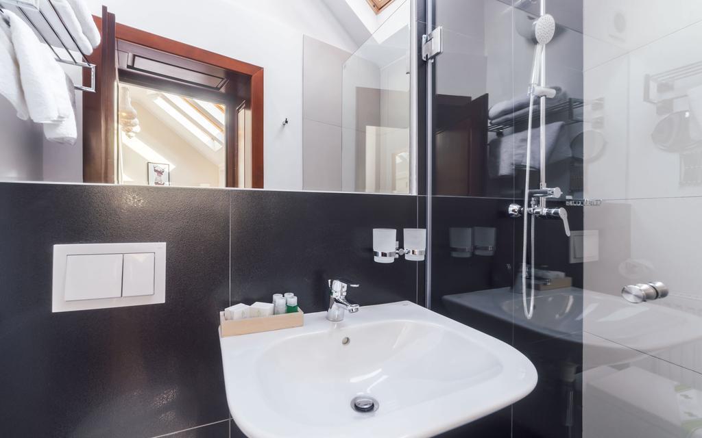 Antler Boutique Hotel Brassó Kültér fotó