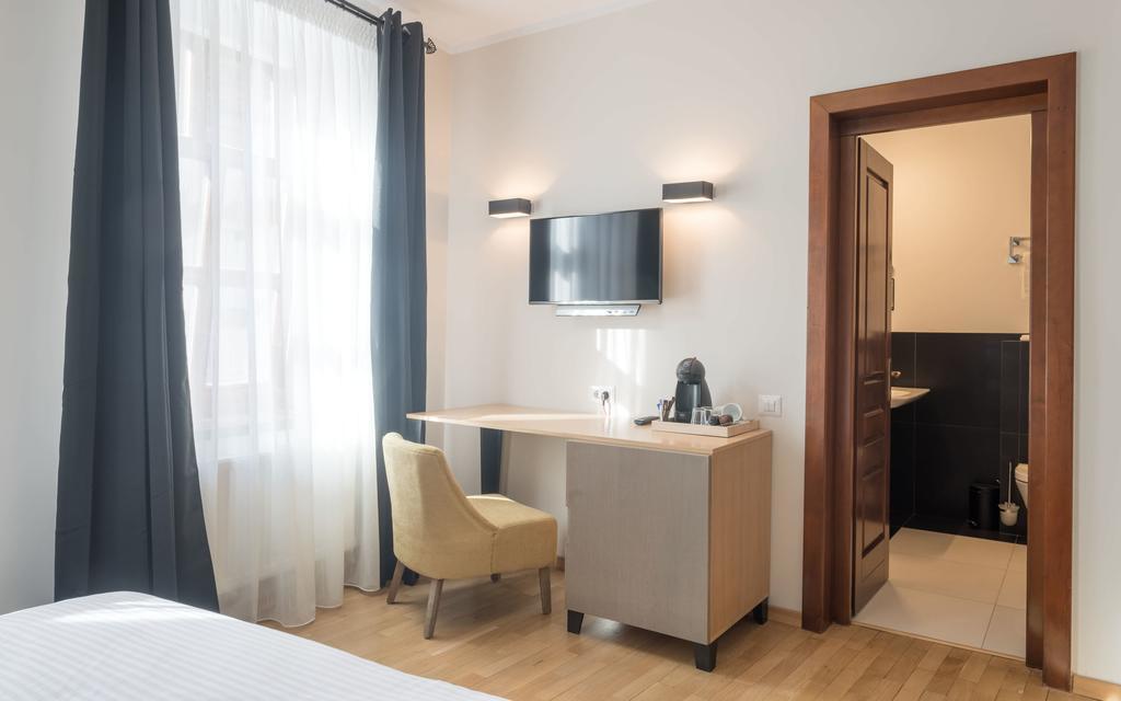 Antler Boutique Hotel Brassó Kültér fotó