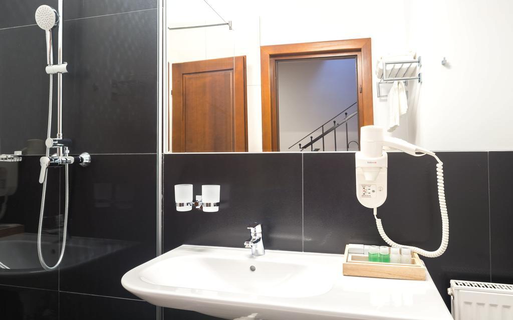 Antler Boutique Hotel Brassó Kültér fotó